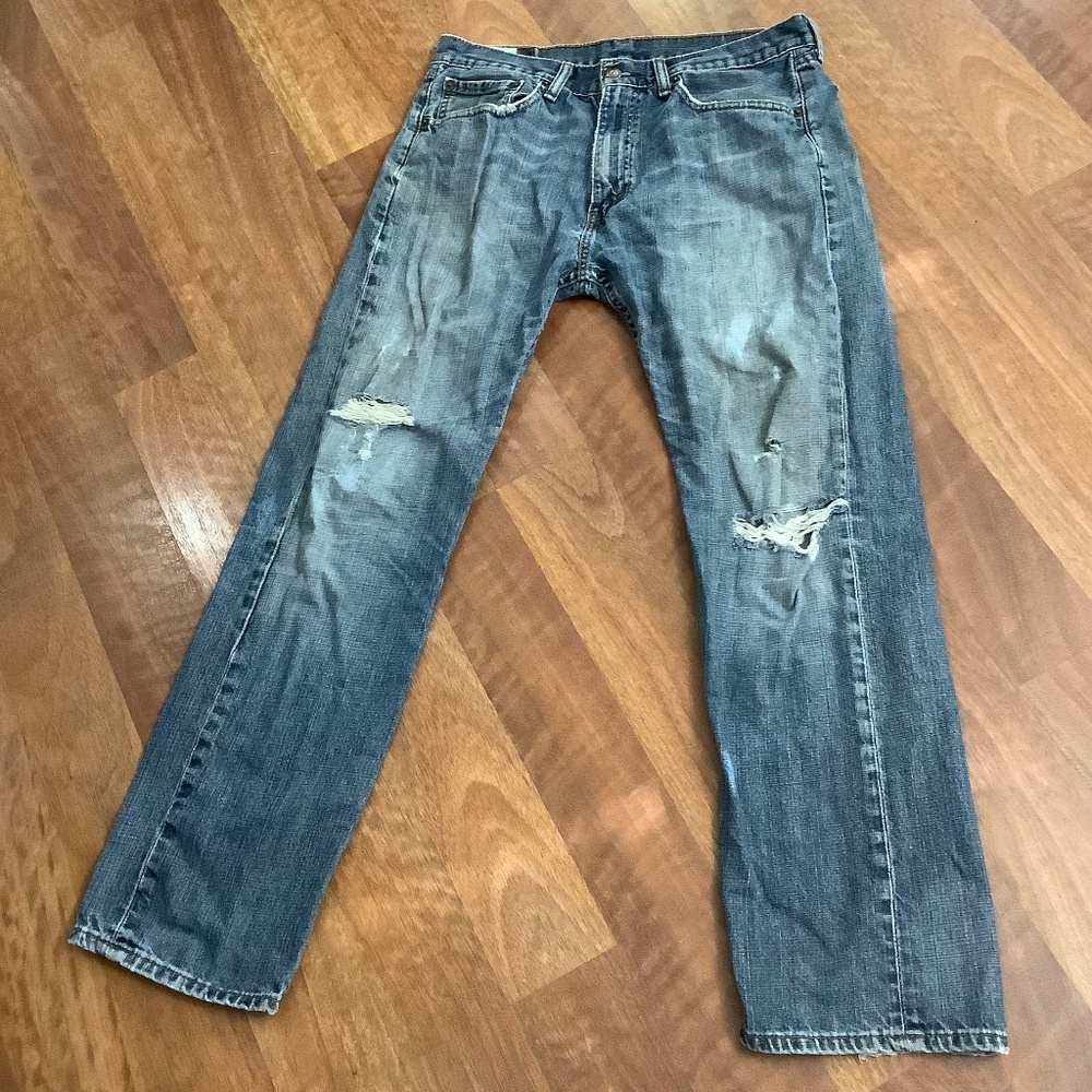 Mens Red tab distressed Levi’s 32/33 wast 30” Leg